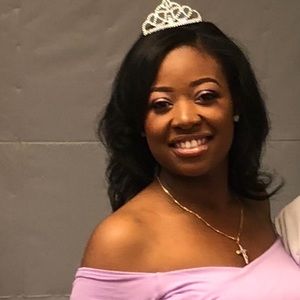 Meet your Posher, Ambracia